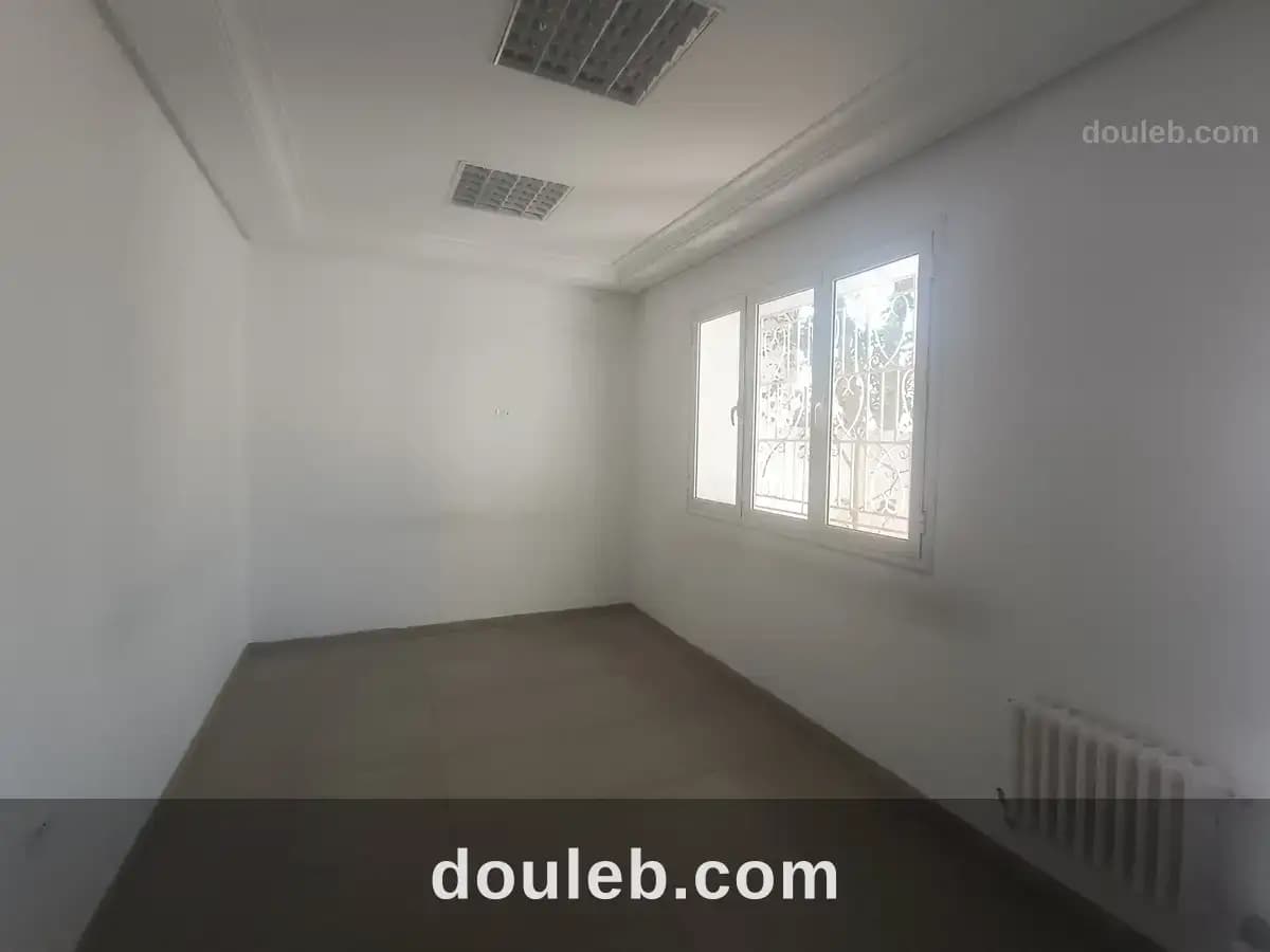 Rdc de villa usage bureautique s2 à Tunis