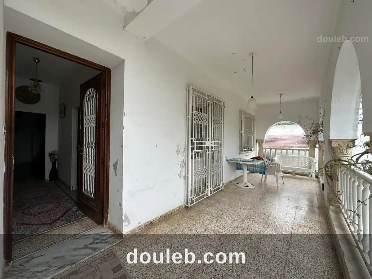 Villa avec jardin sur un terrain de 800 à ariana à Ariana