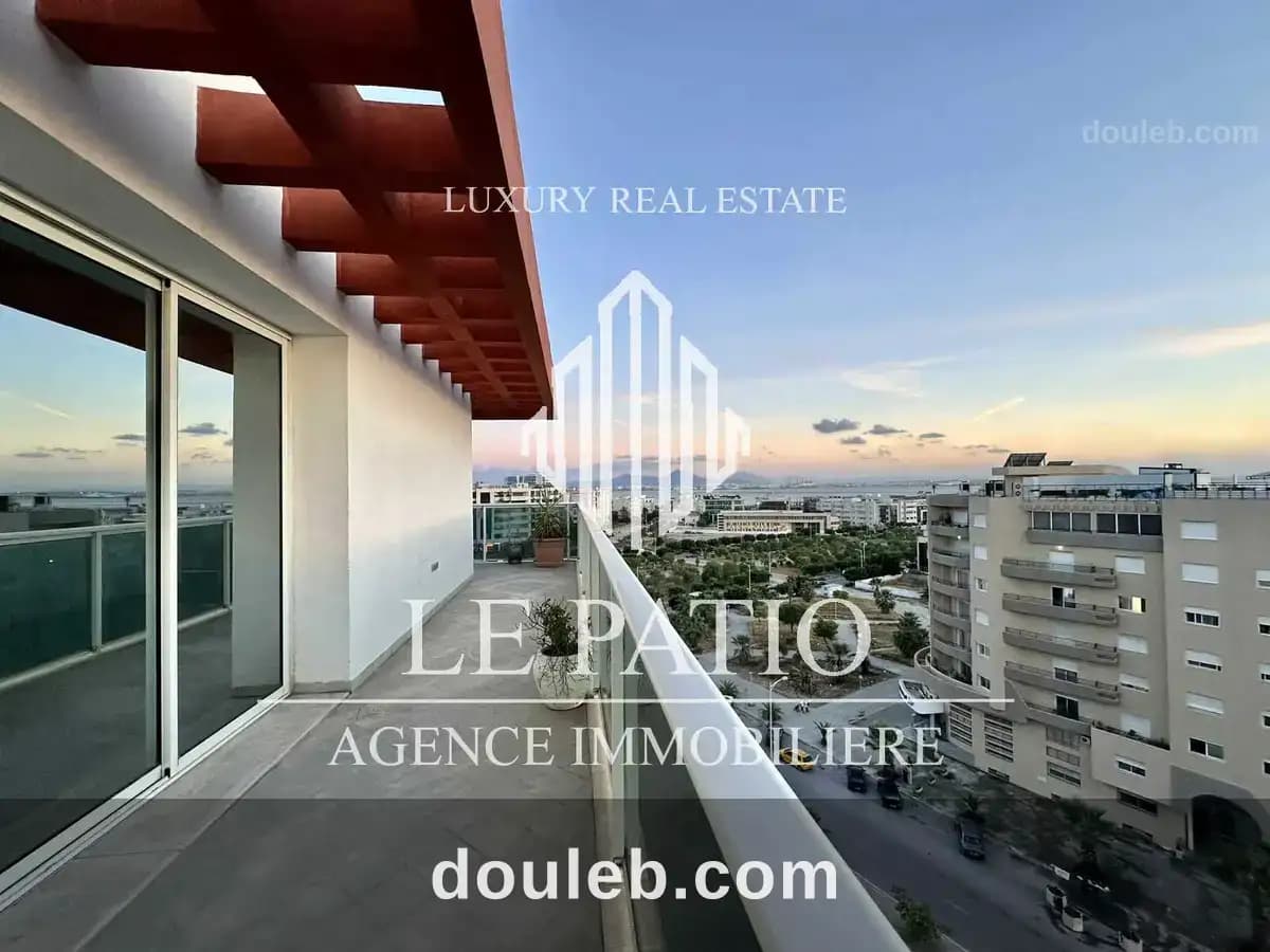 Appartement s3 au dernier etage avec vue degagee à Tunis