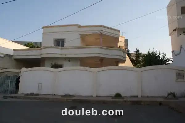 Gps villa avec piscine pied dans l'eau à Ben Arous