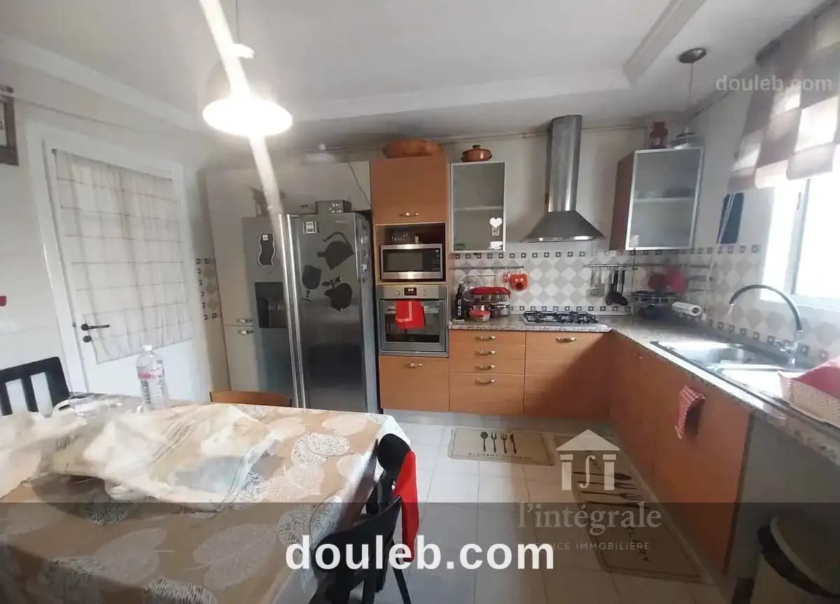 Magnifique s4 spacieuxn à riadh landalous à Ariana