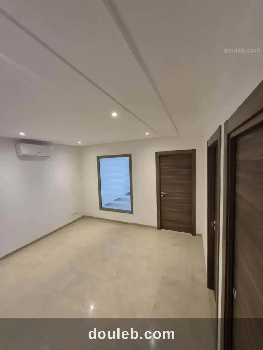Bureau neuf pour usage professionnel à el menchia à Sousse