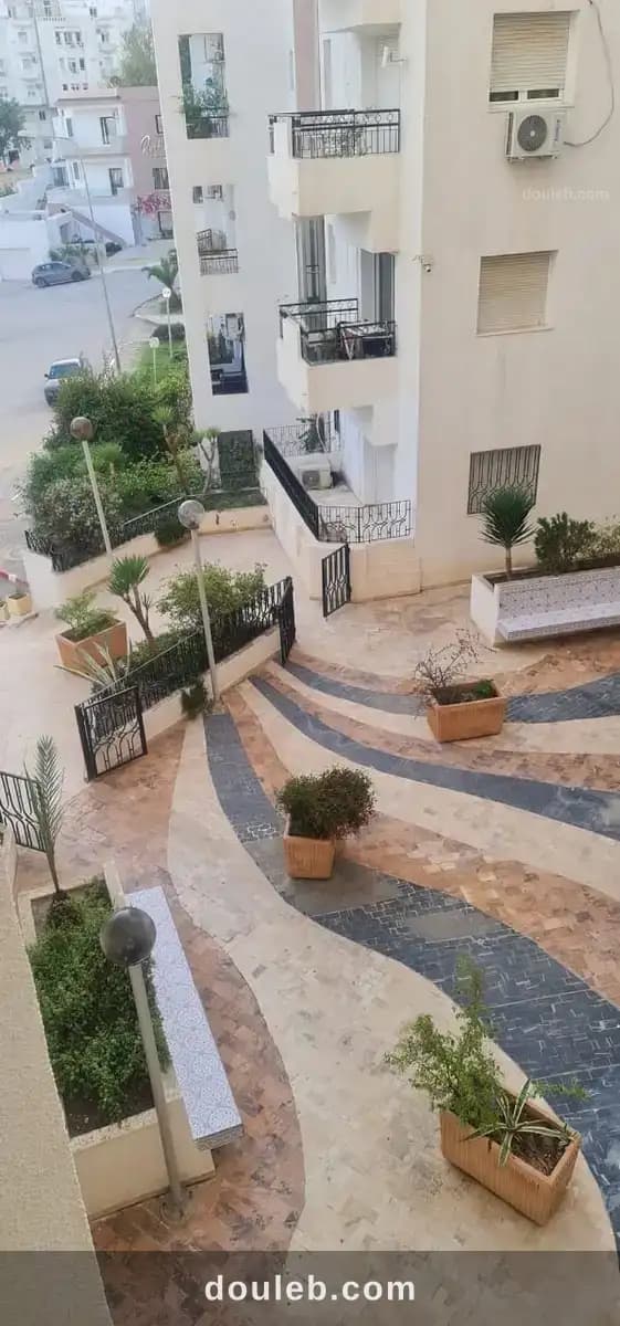Appartement spacieux et lumineux à ennasr 2 à Ariana