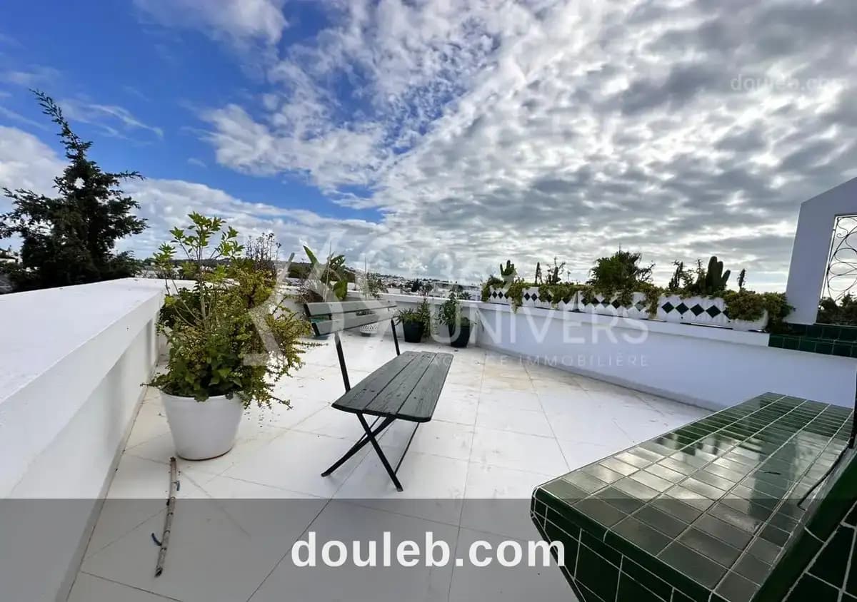 Duplex meublé avec terrasse vue dégagée à la marsa à Tunis