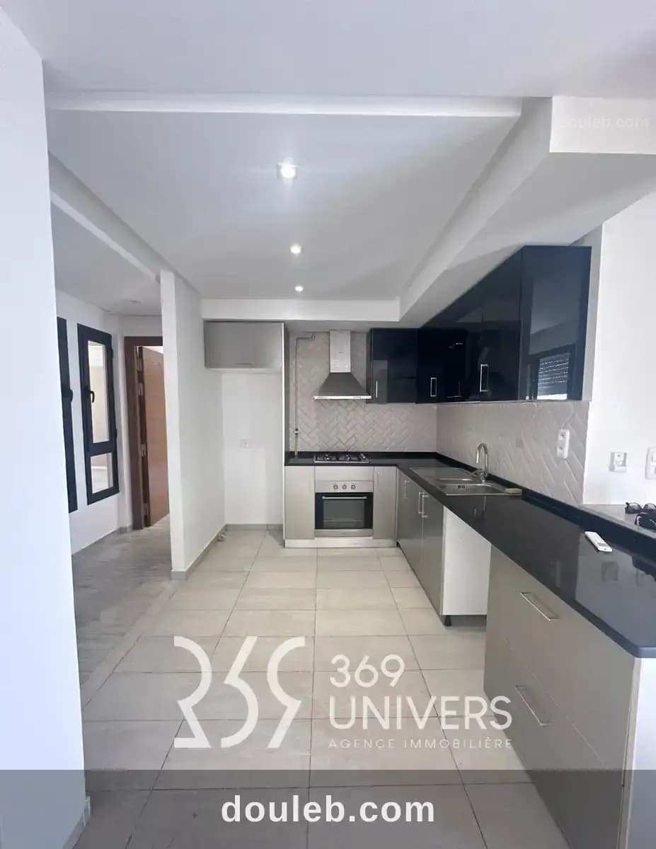Appartement avec terrasse aux jdc ref ra154 à Tunis