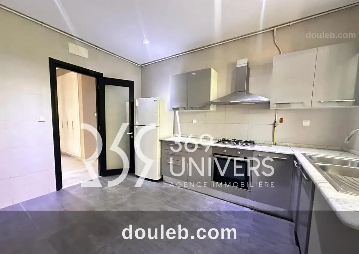 Appartement avec terrasse à la marsa ref ra164 à Tunis