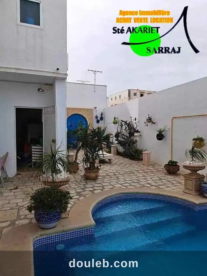 Villa avec piscine au 2ème position de la plage à Sousse