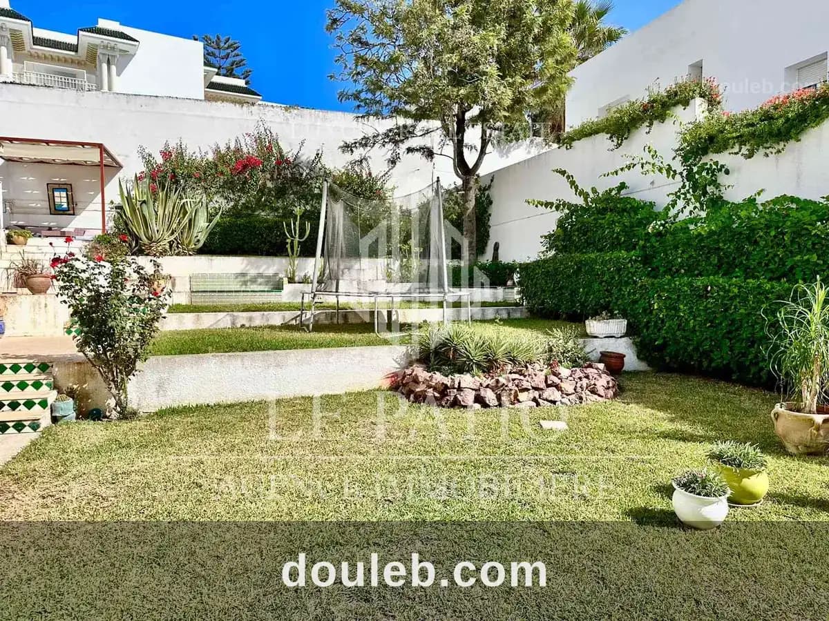 Villa s6 avec piscine a gammarth à Tunis
