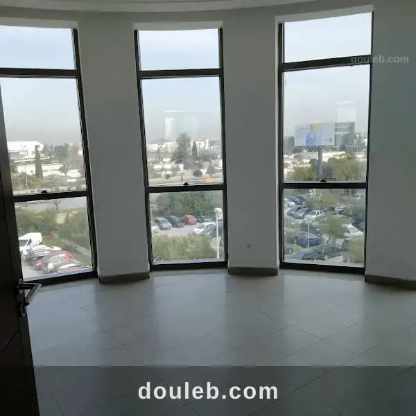 Super bureau 298 m2 avec vue aeroport au lac 1 à Tunis