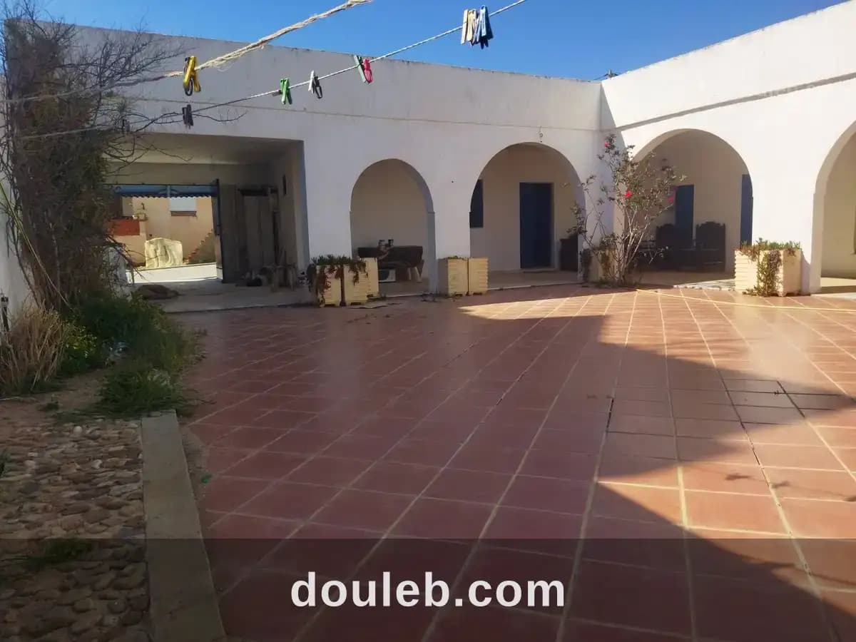 Maison style arabi ds 308m2 a el haouaria à Nabeul