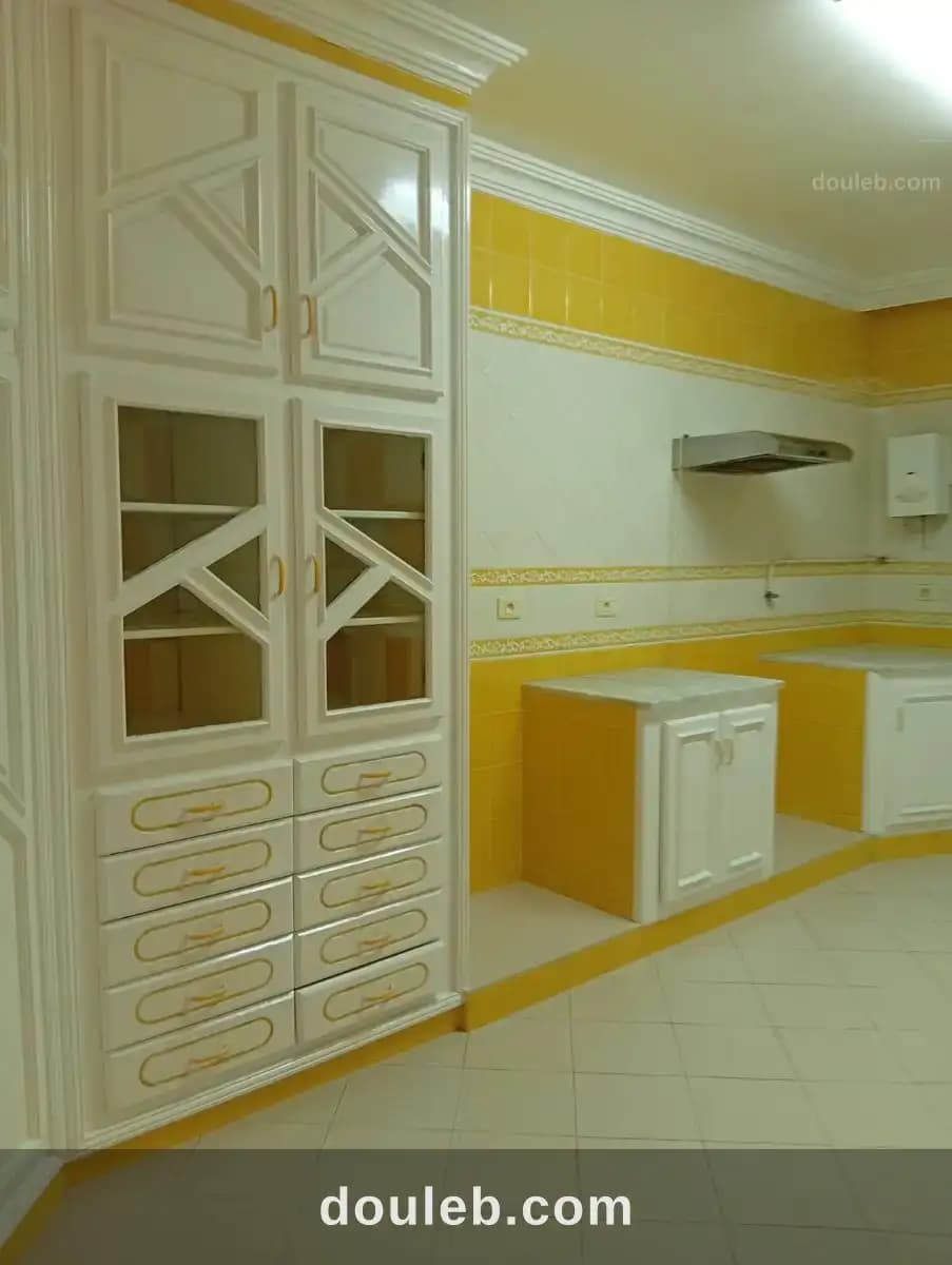 Un grand étage de villa à ennasr 2 - Miniature 5