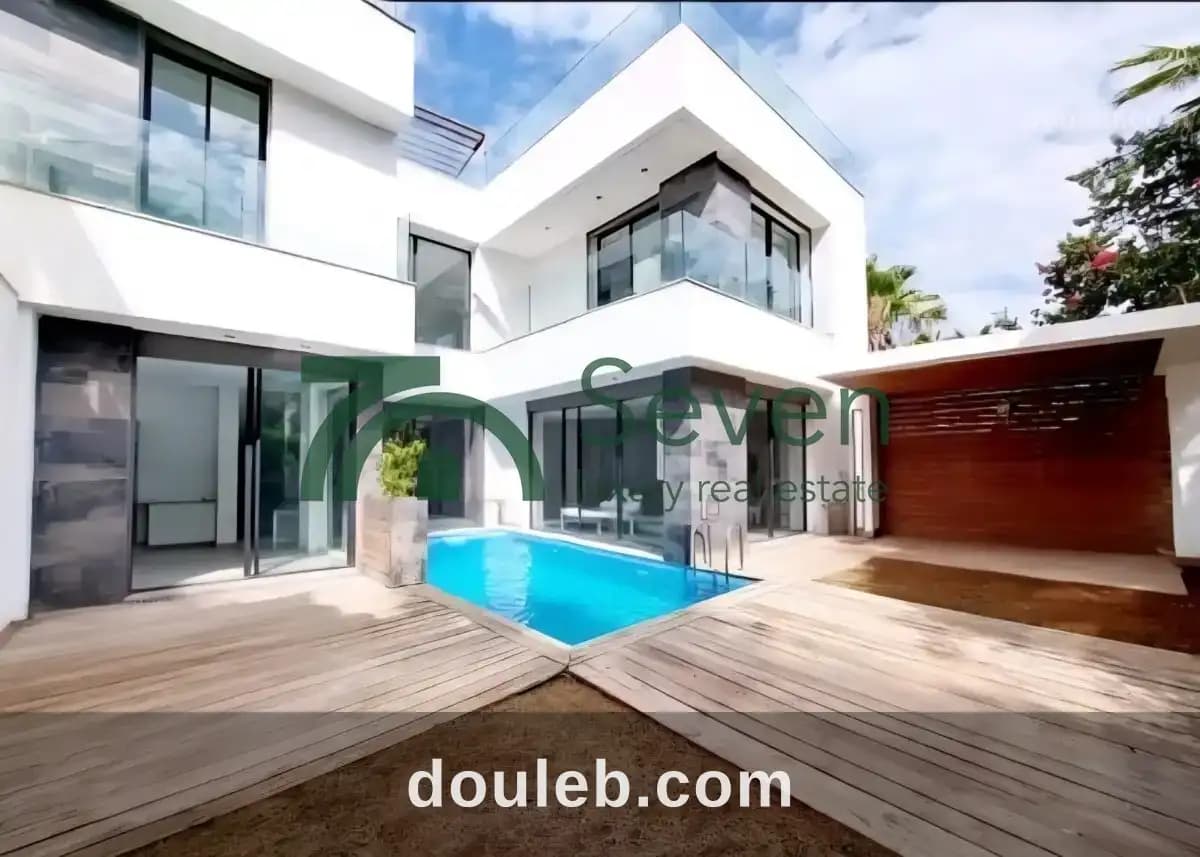 Une villa avec piscine à la marsa à Tunis