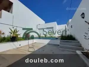 Une villa meuble en s3 plain pied avec piscine à Ariana