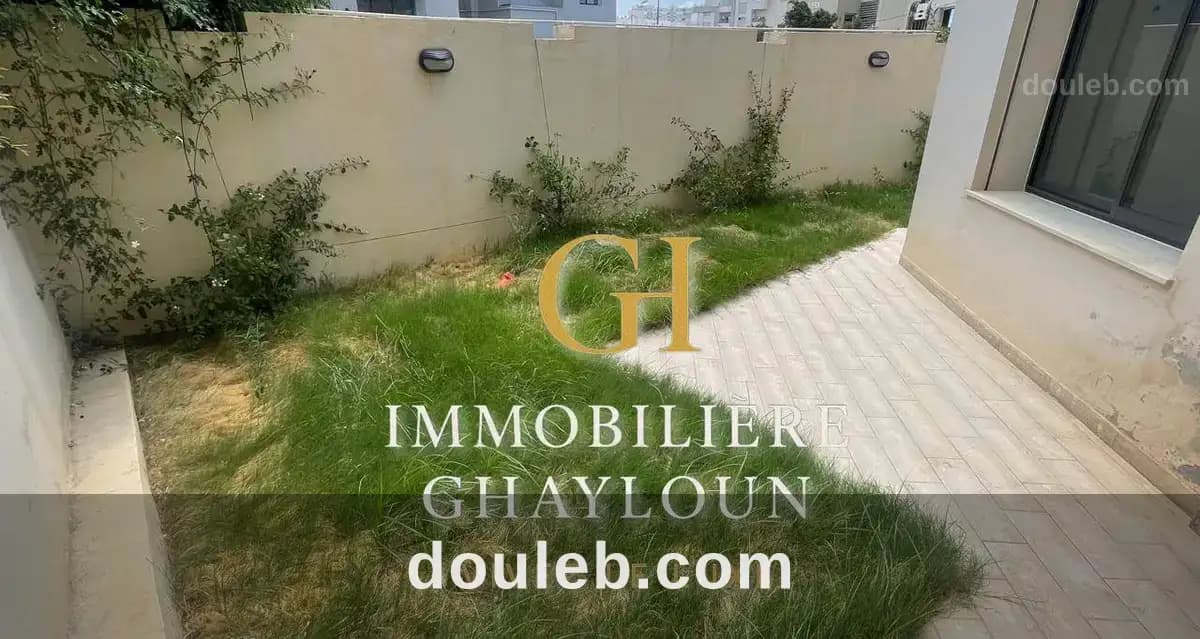 S2 avec jardin presque neuf à Ariana