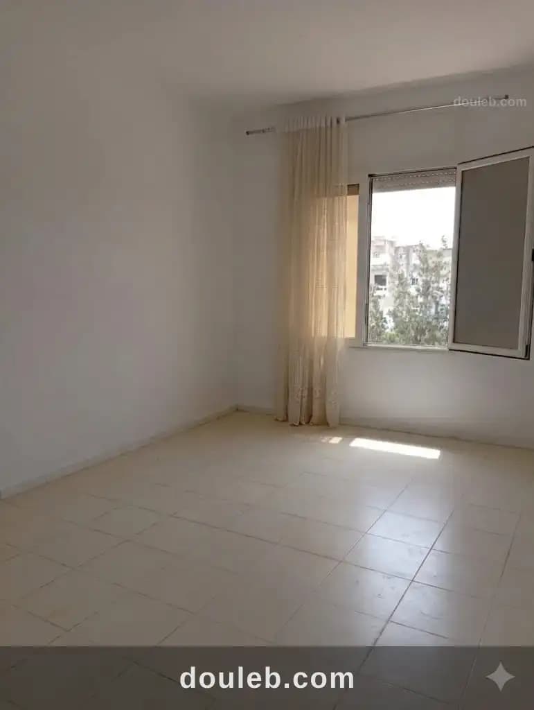 Un étage de villa à ennasr 1 - Miniature 2