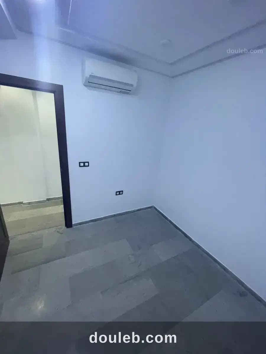 Un bureau h2 hst à Tunis