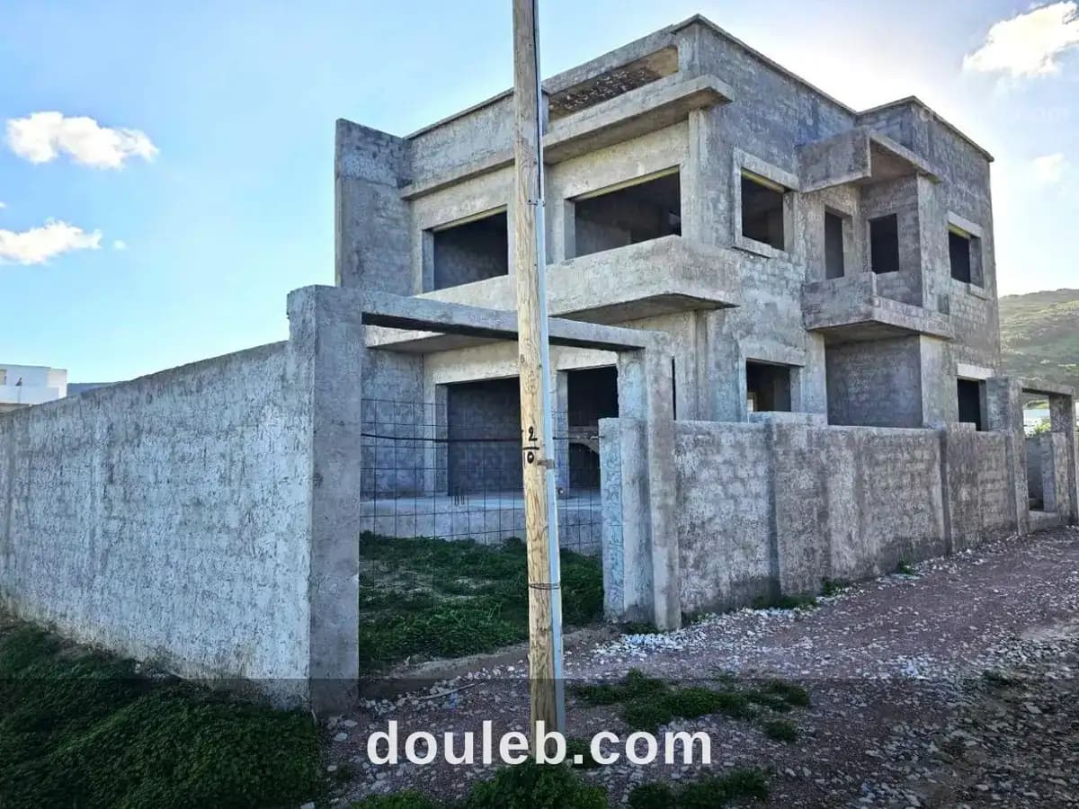 Villa 245 m2 rafraf plage jet de pierre de la mer à Bizerte