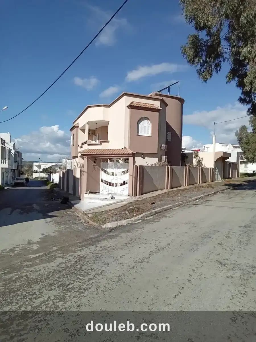 Villa angle avec jardin double façade à mb à Bizerte