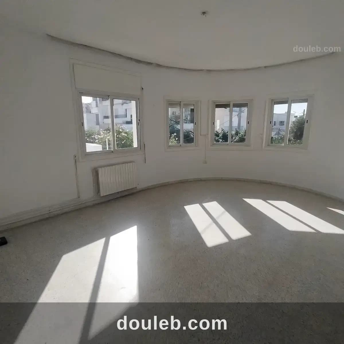 Nouvelle ariana villa de deux niv séparé à Ariana