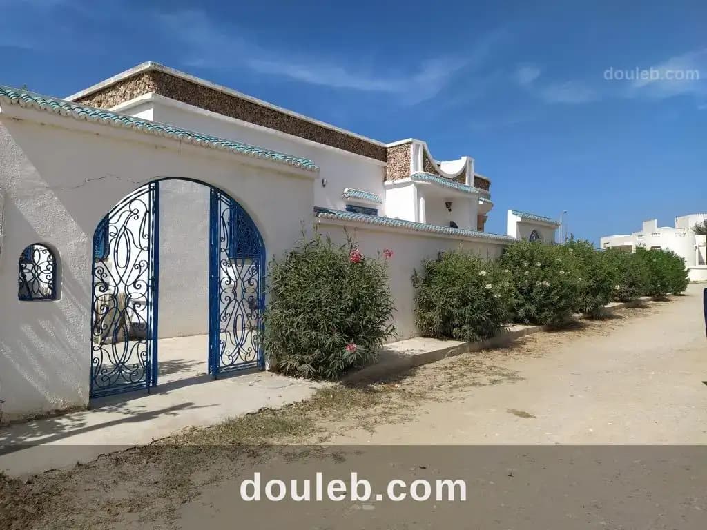 Villa 220m2 batie terrain 640m2 3 facades vue mer à Nabeul