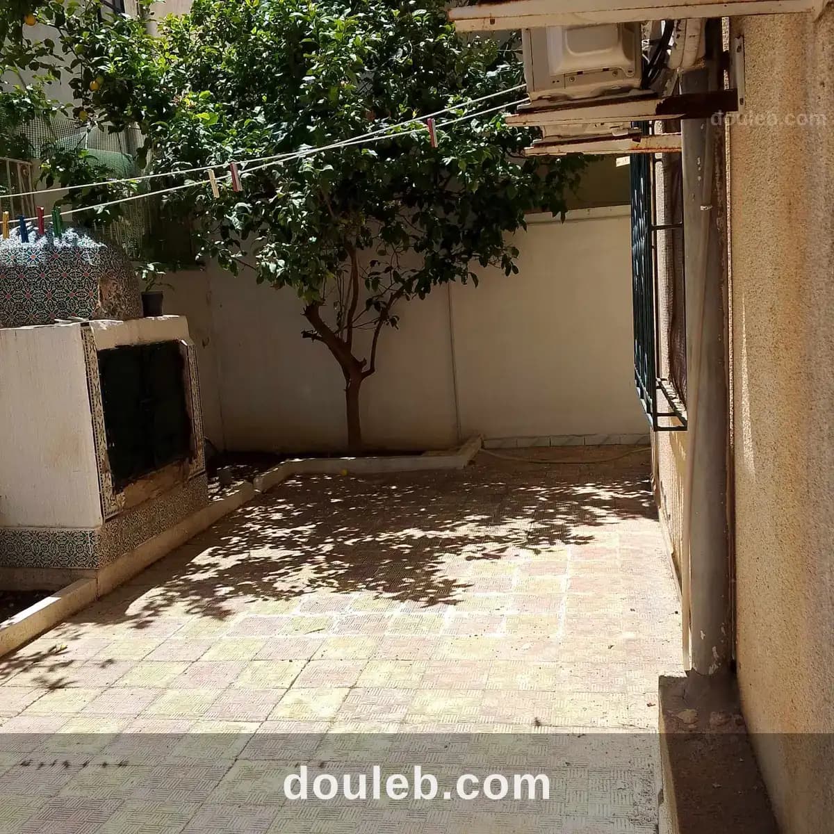 Rdc de trois pièces à Tunis