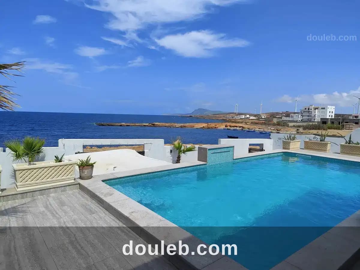 Villa a borj salhi avec piscine front mer à Nabeul