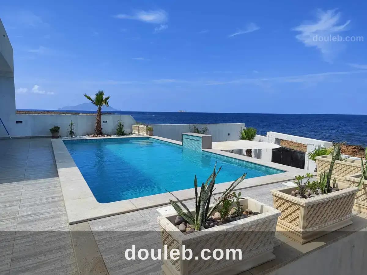 Villa a borj salhi avec piscine front mer - Miniature 2