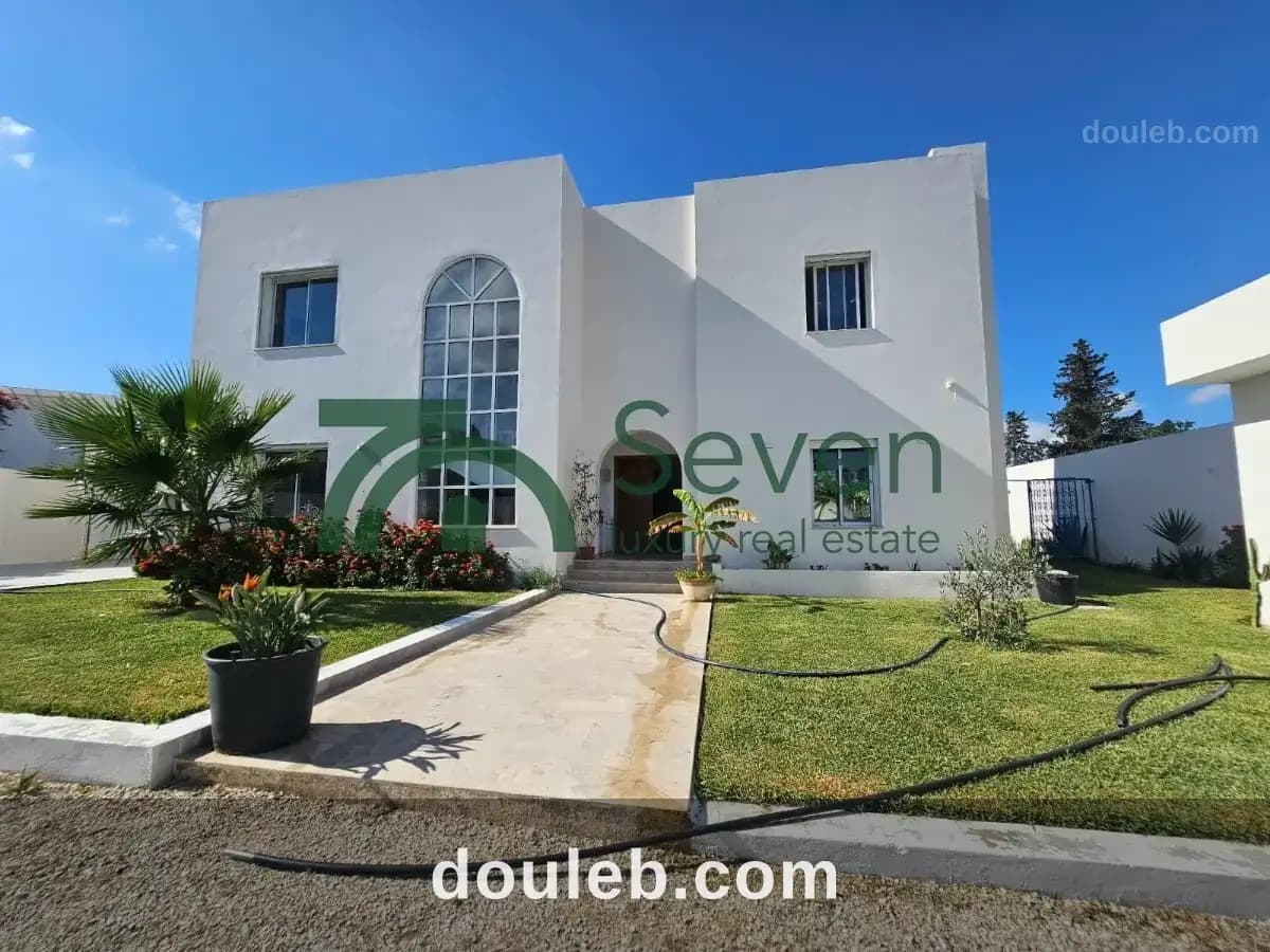 Villa meublée avec piscine à la soukra ref 21a à Ariana