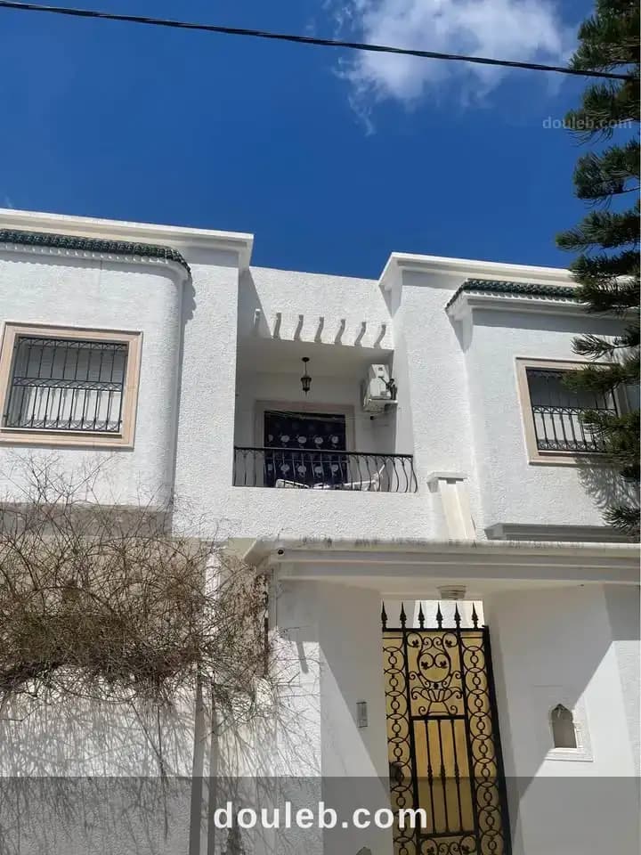 Étage de villa soukra à Ariana