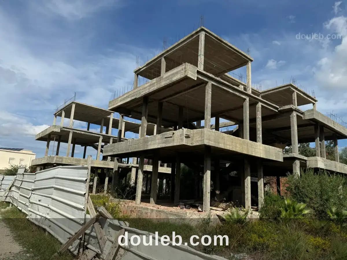 Projet residentiel inachevé à choutrana 2 soukra à Ariana