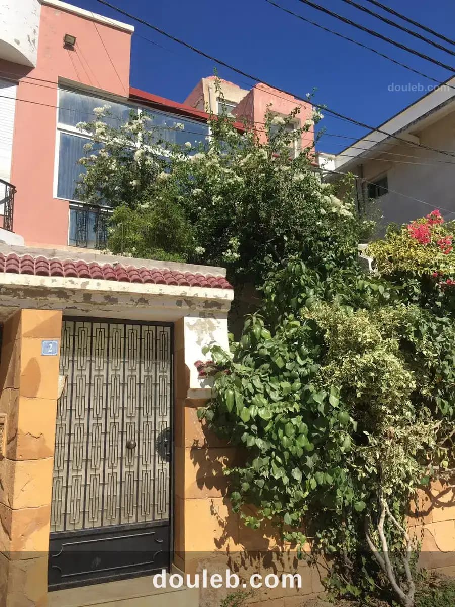 Etage villa à 5mn du technopôle ghazala et esprit à Ariana