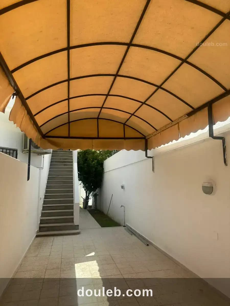 Riadh el andalous joli étage villa s3 haut stg à Ariana