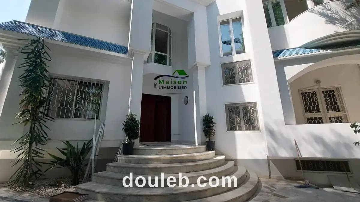 Villa s9 avec piscine et jardin au lac 1 à Tunis