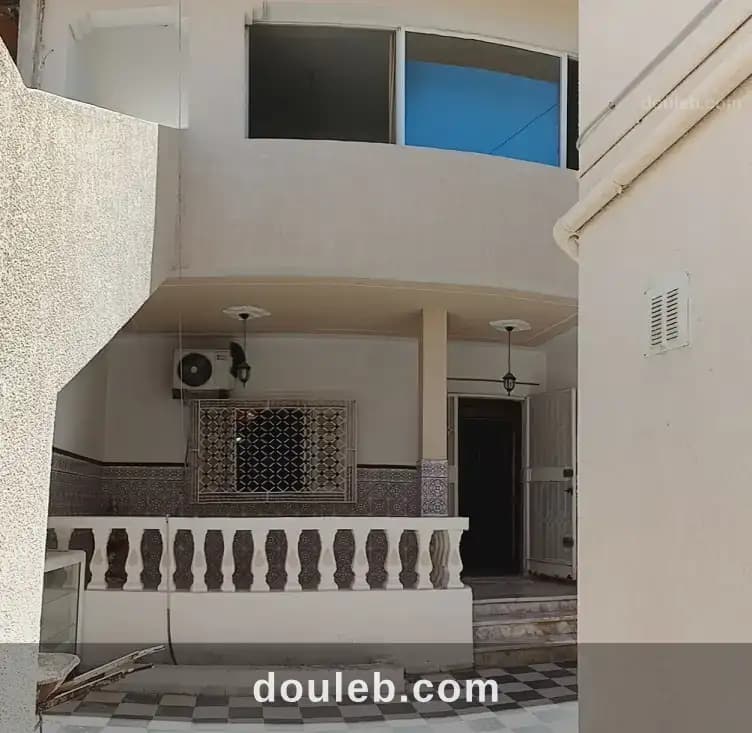 Villa av 20 mars avec local commercial à Ben Arous