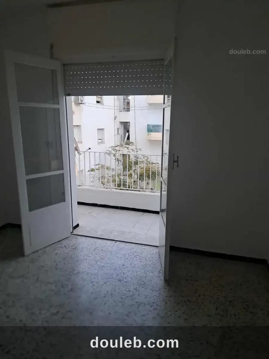 Appartement s3 3éme étage ariana ville à Ariana