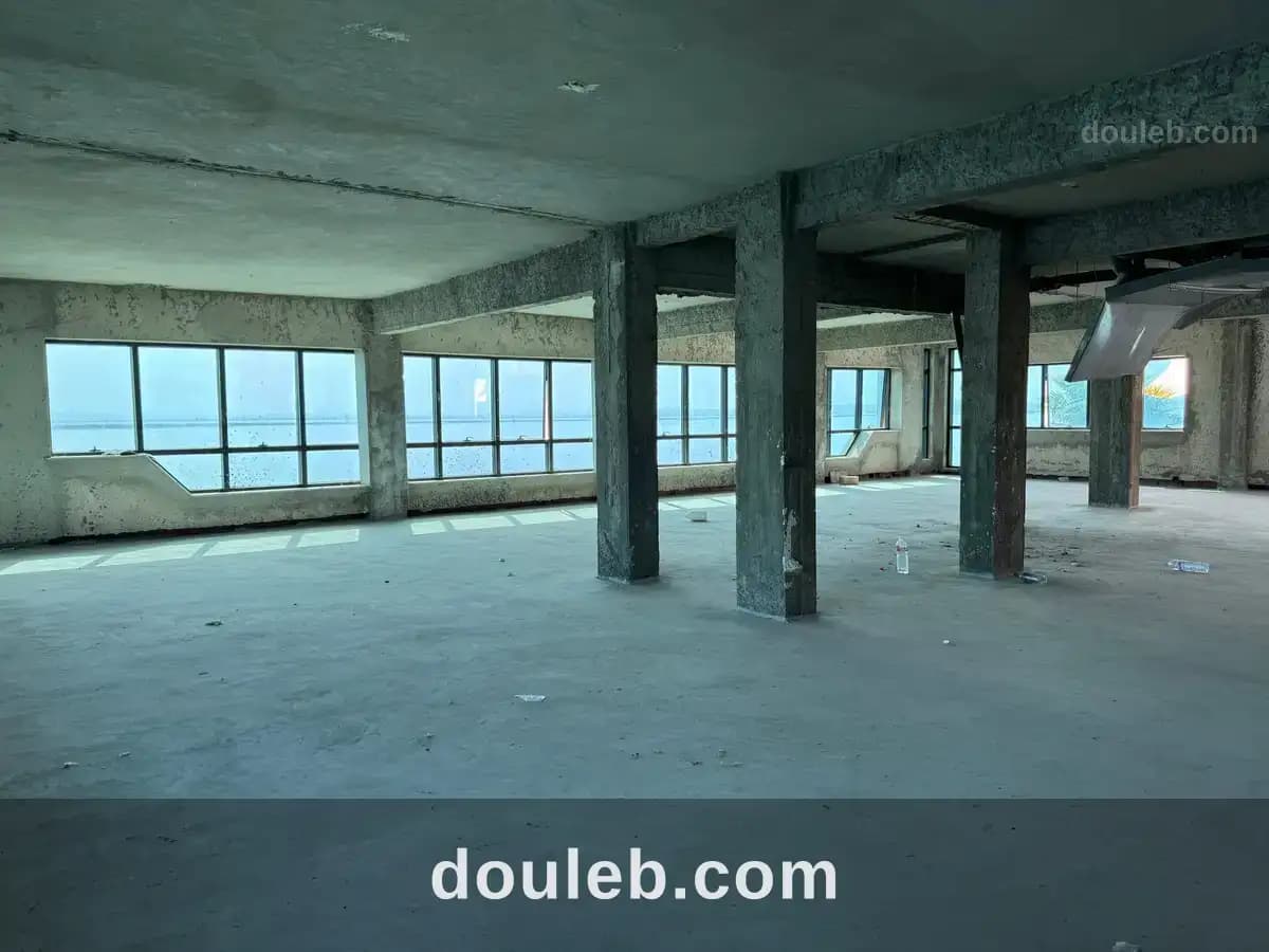 Immeuble 4450 m2 retapé à neuf au berge du lac 1 à Tunis