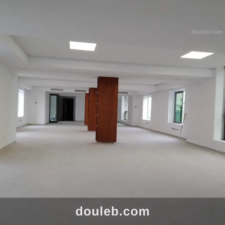 Super bureau 275 m2 avec vu aéroport au lac 1 à Tunis