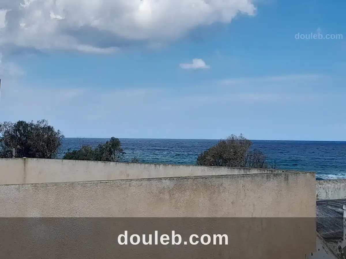Etage villa s3 au bord de la mer à Nabeul