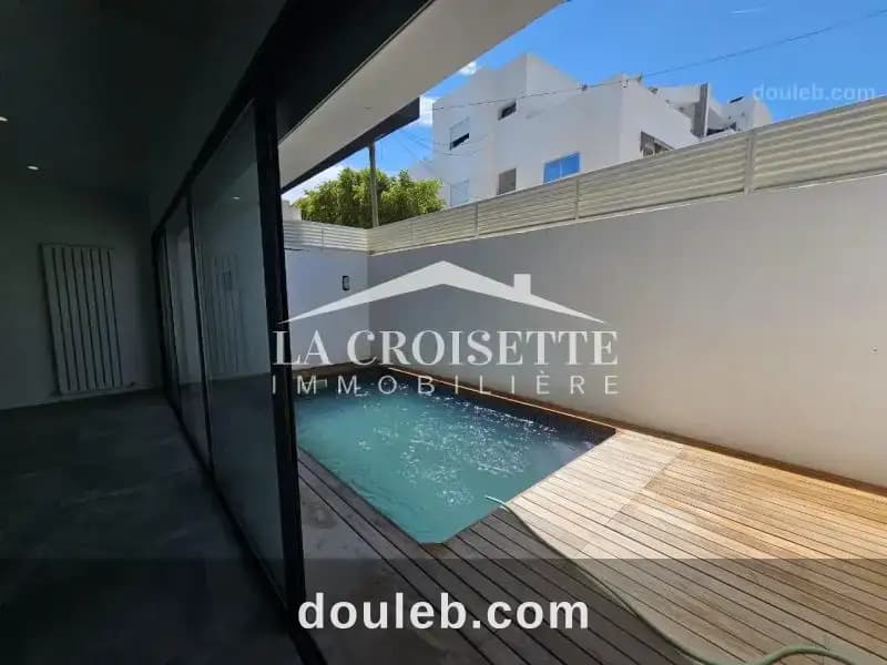 Triplex s5 avec piscine à gammarth mdl0570 à Tunis