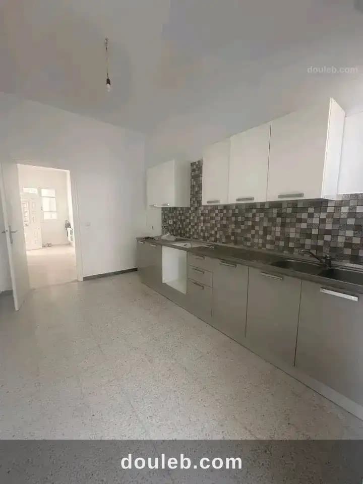 Étage d'une villa s 3 menzah 7 à Ariana