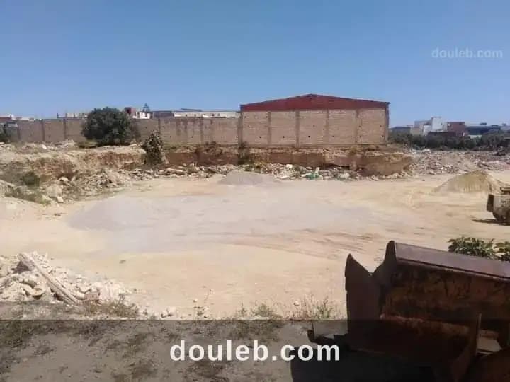 Terrain nu pour projet industriel ou autre à Monastir