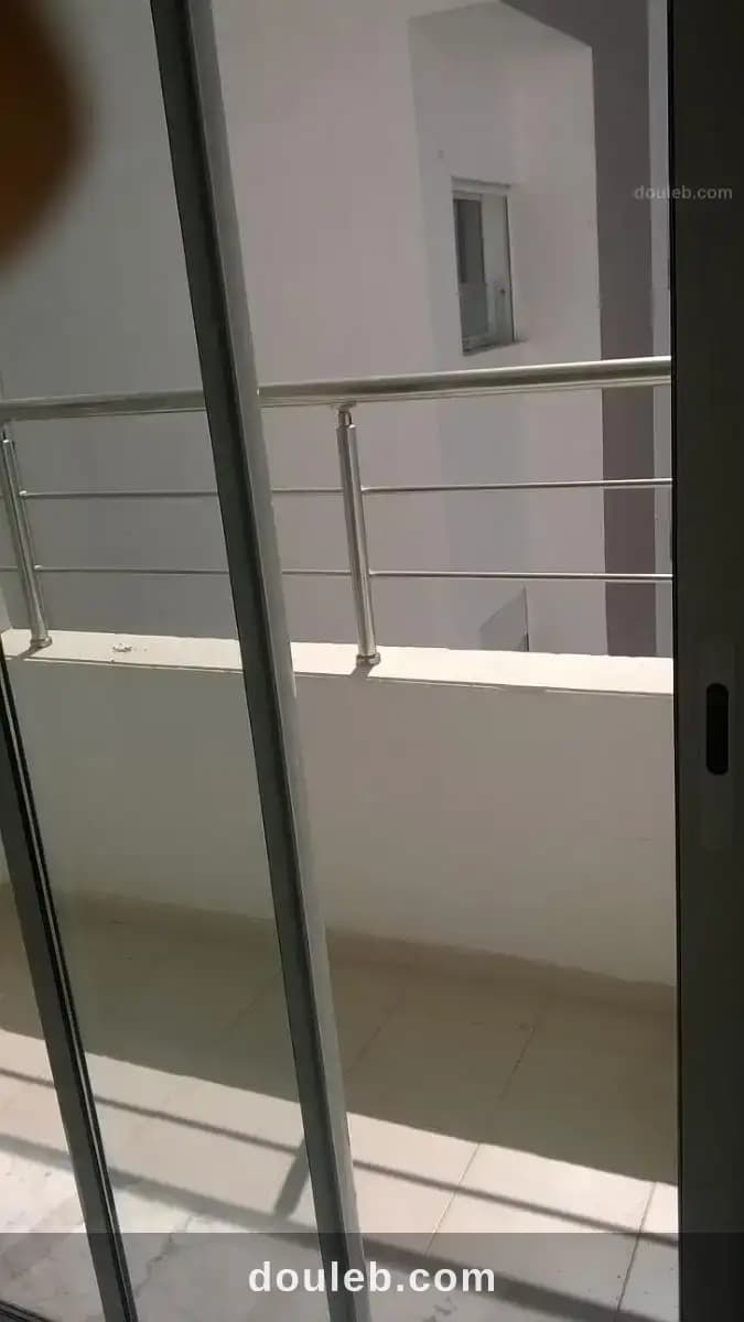 Joli appartement s1 semi meublée et bien équipée - Miniature 4