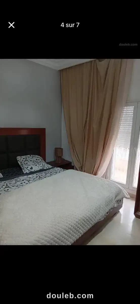 Un étage de villa vide à menzah 8 à Ariana