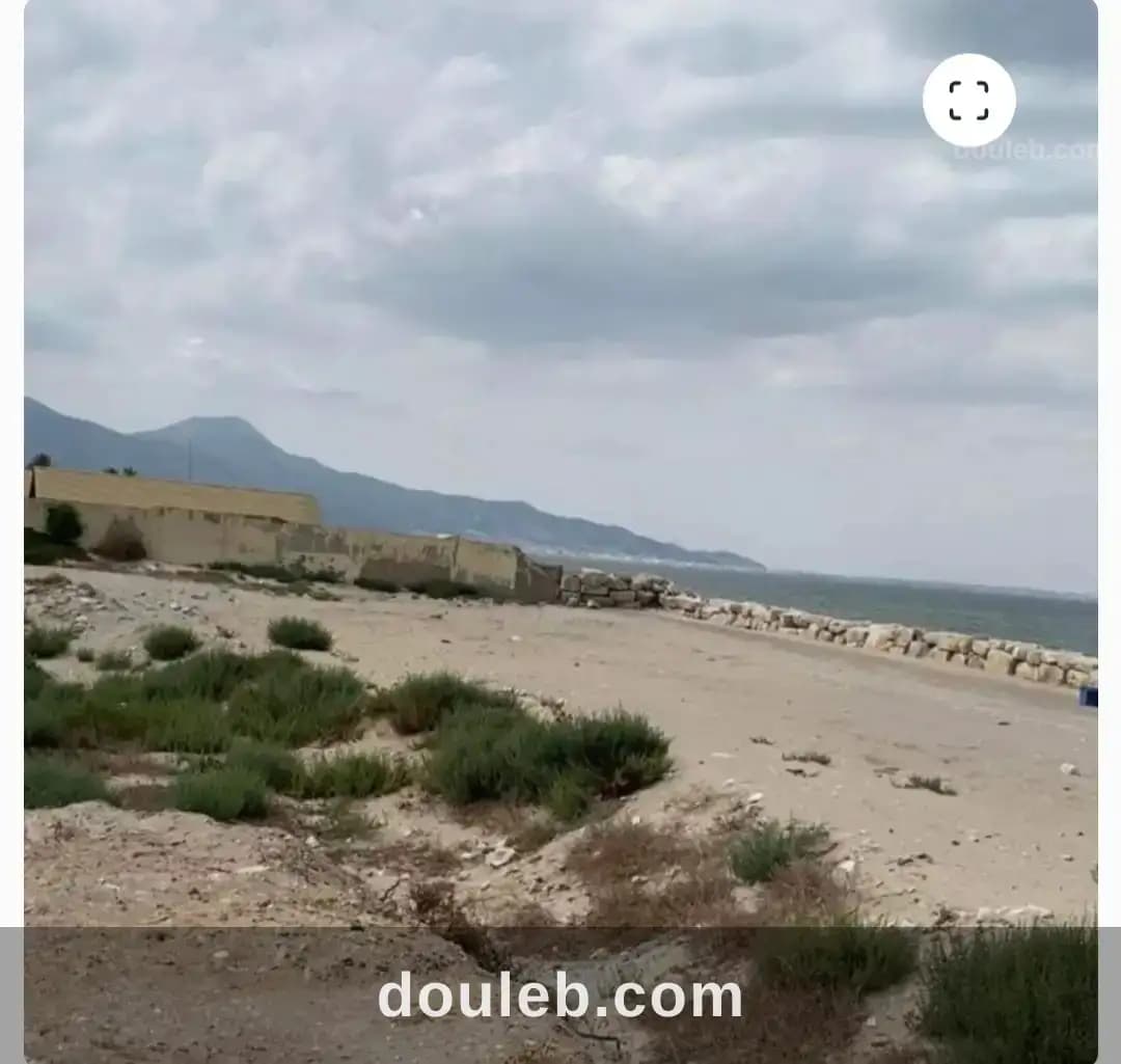 Terrain pied dans l'eau à Nabeul