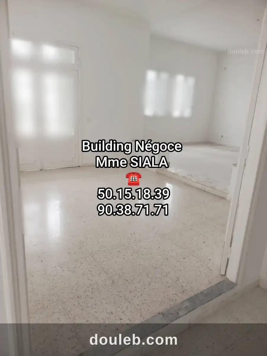 Menzah 7 spacieux étage villa s3 bien situé à Ariana