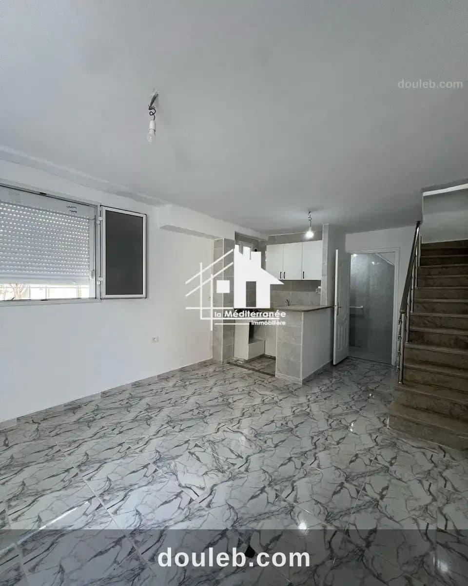 Petit duplex s2 à Tunis