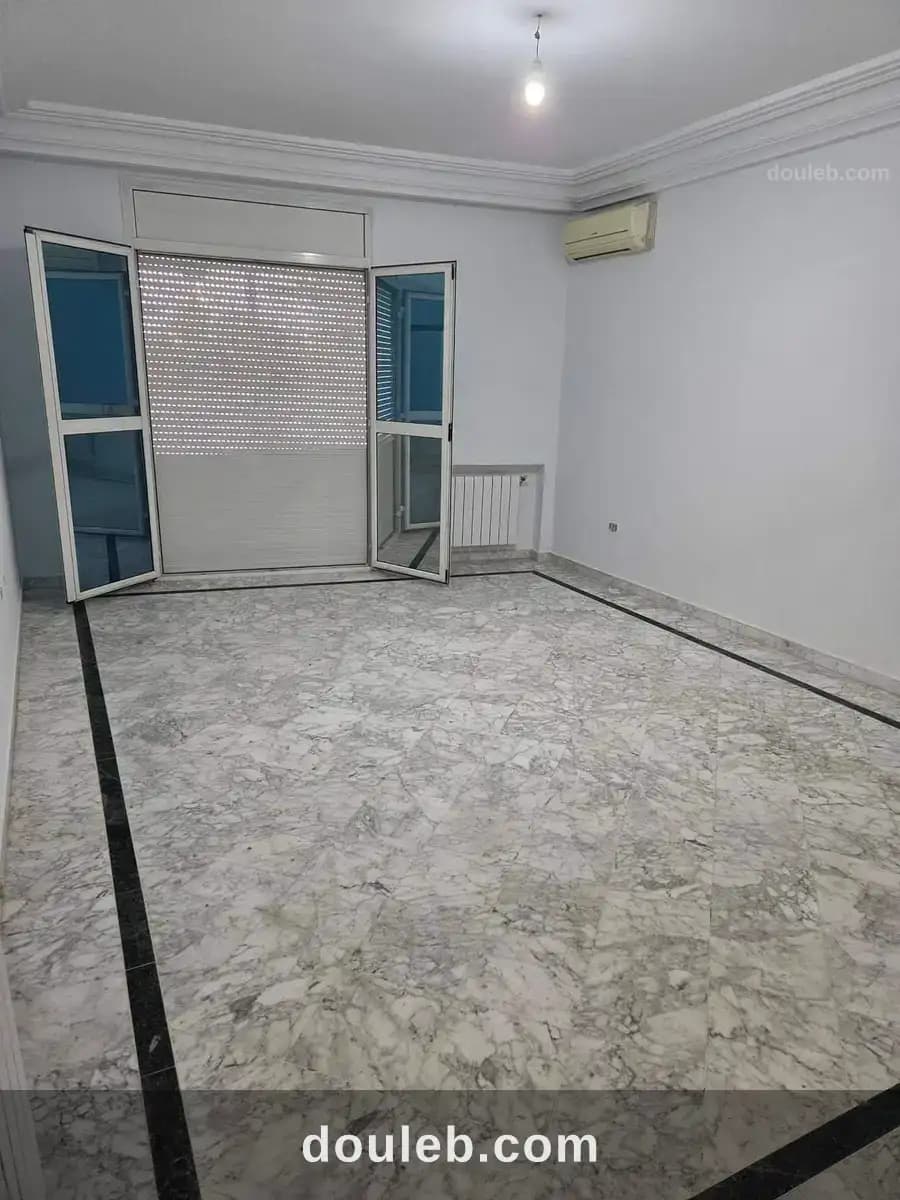 Ennasr 2 appt s3 bien situé coté commodités à Ariana