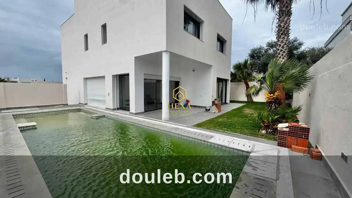 Villa s4 avce piscine et jardin à la marsa à Tunis