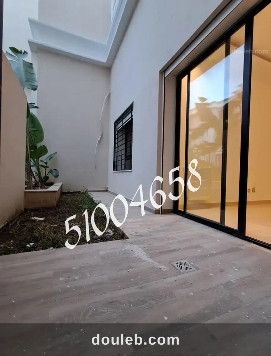 S plus 1 bhar lazrak à Tunis