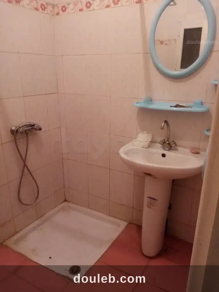 1er étage d'un immeuble de rdc et 2 étages à Tunis